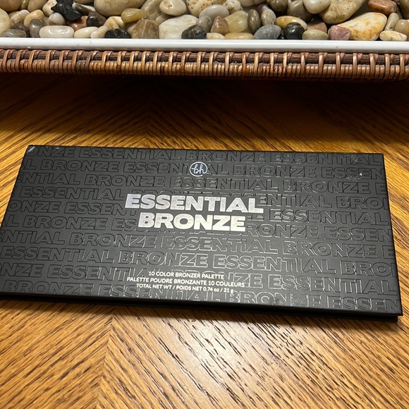 BH Cosmetics Other - NEW & SEALED BH DISCONTINUED ESSENTIAL BRONZE  10 COLOR BRONZER PALETTE